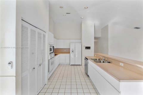 Casa en venta en Sunrise, Florida, 4 dormitorios, 254.37 m2 № 1947196 - foto 19