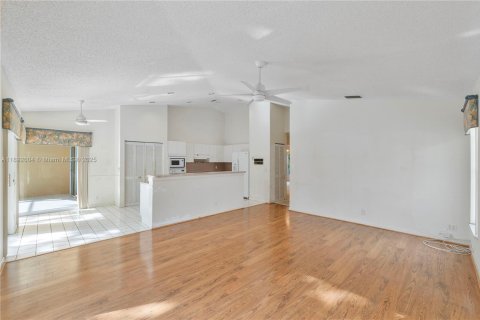 Casa en venta en Sunrise, Florida, 4 dormitorios, 254.37 m2 № 1947196 - foto 22