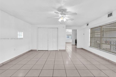 Casa en alquiler en Hollywood, Florida, 3 dormitorios, 120.68 m2 № 1984264 - foto 22
