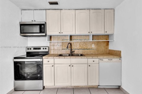 Casa en alquiler en Hollywood, Florida, 3 dormitorios, 120.68 m2 № 1984264 - foto 15