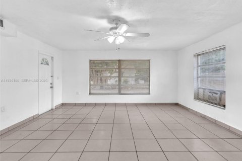 Casa en alquiler en Hollywood, Florida, 3 dormitorios, 120.68 m2 № 1984264 - foto 21