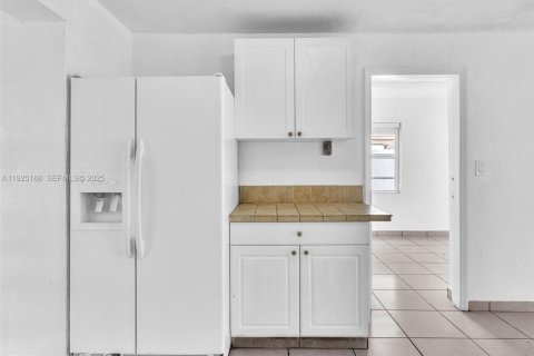 Casa en alquiler en Hollywood, Florida, 3 dormitorios, 120.68 m2 № 1984264 - foto 16