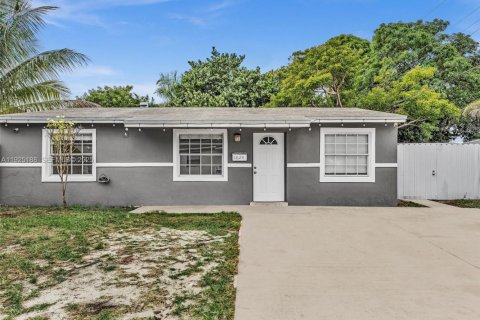 Casa en alquiler en Hollywood, Florida, 3 dormitorios, 120.68 m2 № 1984264 - foto 4