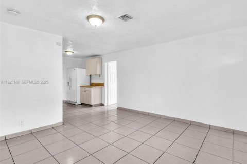 Casa en alquiler en Hollywood, Florida, 3 dormitorios, 120.68 m2 № 1984264 - foto 12