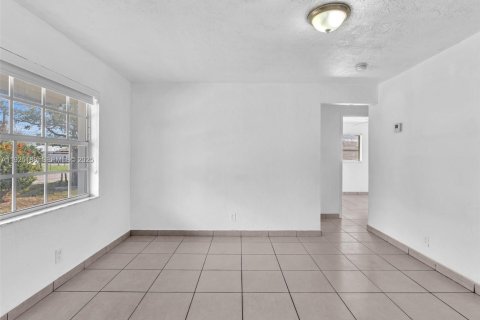 Casa en alquiler en Hollywood, Florida, 3 dormitorios, 120.68 m2 № 1984264 - foto 7