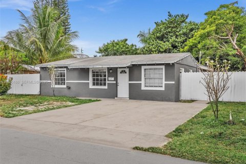 Casa en alquiler en Hollywood, Florida, 3 dormitorios, 120.68 m2 № 1984264 - foto 3