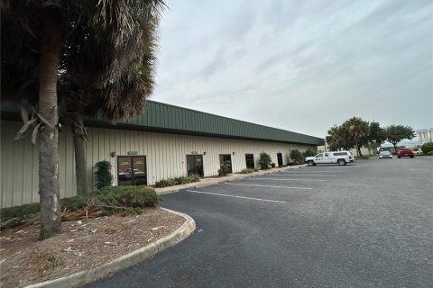 Propiedad comercial en alquiler en Wildwood, Florida, 836.12 m2 № 1380955 - foto 6
