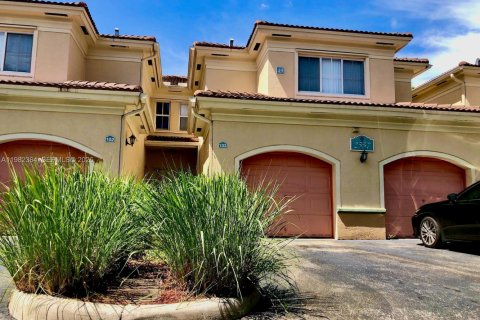 Condominio en Miramar, Florida, 1 dormitorio  № 2045188