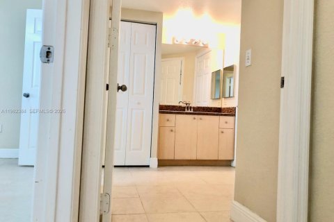 Condominio en alquiler en Miramar, Florida, 1 dormitorio, 78.97 m2 № 2045188 - foto 20
