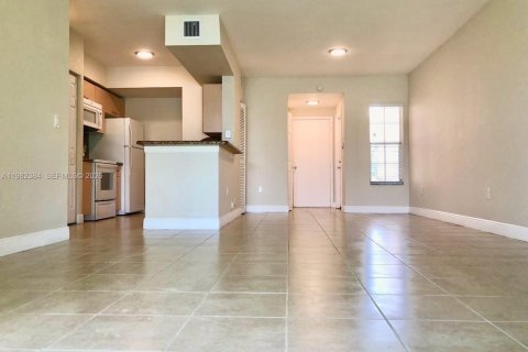 Condominio en alquiler en Miramar, Florida, 1 dormitorio, 78.97 m2 № 2045188 - foto 3