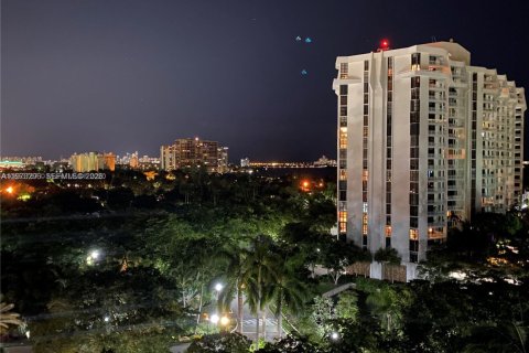 Condo in Miami, Florida, 2 bedrooms  № 2033889 - photo 11