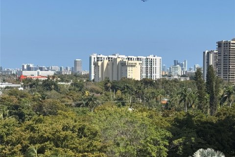 Condo in Miami, Florida, 2 bedrooms  № 2033889 - photo 3