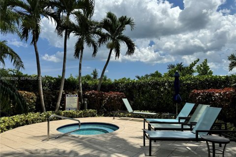 Condo in Miami, Florida, 2 bedrooms  № 2033889 - photo 26