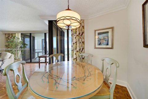 Condo in Miami, Florida, 2 bedrooms  № 2033889 - photo 8