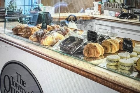 Condo in Miami, Florida, 2 bedrooms  № 2033889 - photo 21