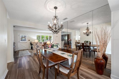 House in Dunedin, Florida 3 bedrooms, 142.88 sq.m. № 1816640 - photo 11