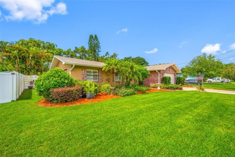 House in Dunedin, Florida 3 bedrooms, 142.88 sq.m. № 1816640 - photo 2