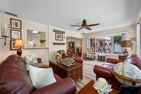 House in Dunedin, Florida 3 bedrooms, 142.88 sq.m. № 1816640 - photo 14