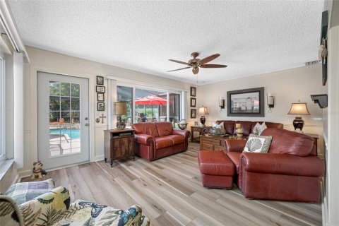 House in Dunedin, Florida 3 bedrooms, 142.88 sq.m. № 1816640 - photo 12
