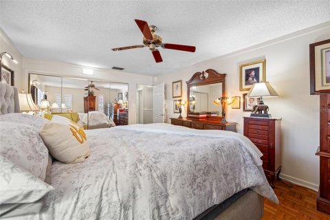 House in Dunedin, Florida 3 bedrooms, 142.88 sq.m. № 1816640 - photo 24