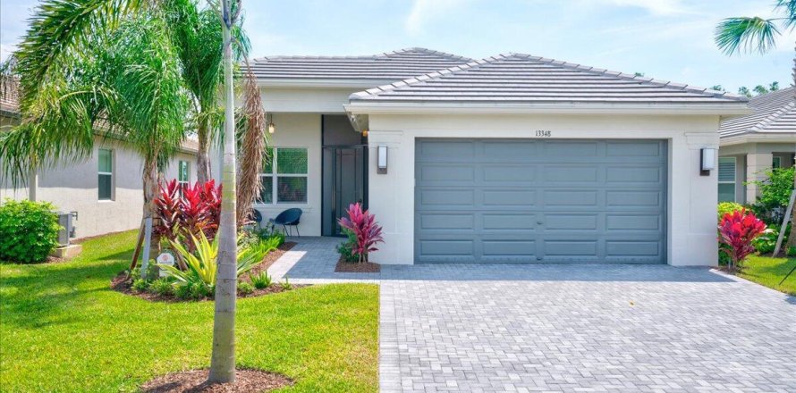 Casa en Port St. Lucie, Florida 3 dormitorios, 191.75 m2 № 2087389