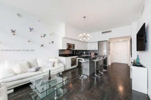 Condo in Miami, Florida, 1 bedroom  № 1865308 - photo 10