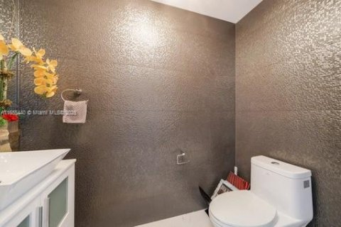 Condo in Miami, Florida, 1 bedroom  № 1865308 - photo 30