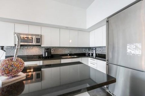 Condo in Miami, Florida, 1 bedroom  № 1865308 - photo 7