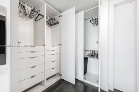 Condo in Miami, Florida, 1 bedroom  № 1865308 - photo 18