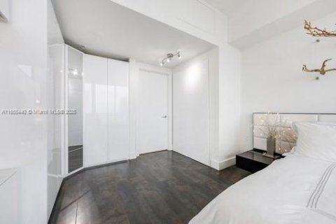 Condo in Miami, Florida, 1 bedroom  № 1865308 - photo 15