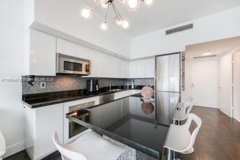 Condo in Miami, Florida, 1 bedroom  № 1865308 - photo 9
