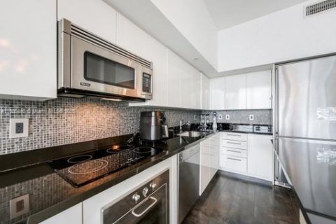 Condo in Miami, Florida, 1 bedroom  № 1865308 - photo 8