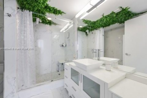 Condo in Miami, Florida, 1 bedroom  № 1865308 - photo 23