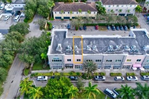 Propiedad comercial en venta en Miramar, Florida № 1992427 - foto 15