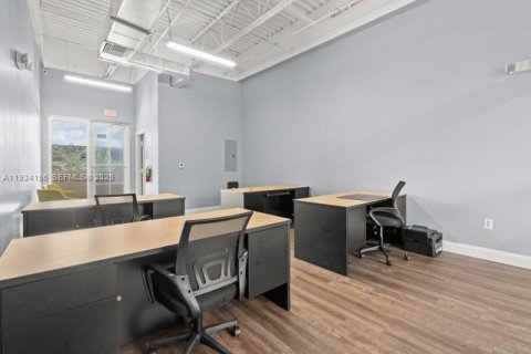 Propiedad comercial en venta en Miramar, Florida № 1992427 - foto 8