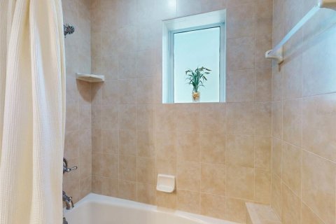 Condo in New Smyrna Beach, Florida, 3 bedrooms  № 2227062 - photo 23