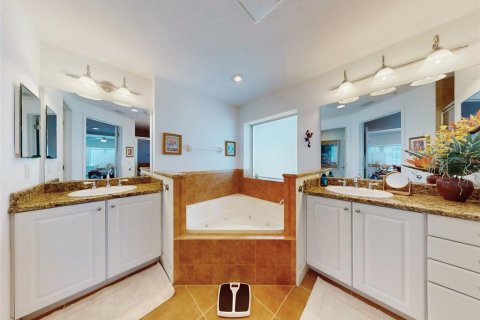Condo in New Smyrna Beach, Florida, 3 bedrooms  № 2227062 - photo 11