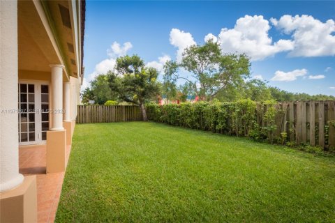 House in Miami, Florida 4 bedrooms, 263.01 sq.m. № 2042715 - photo 20