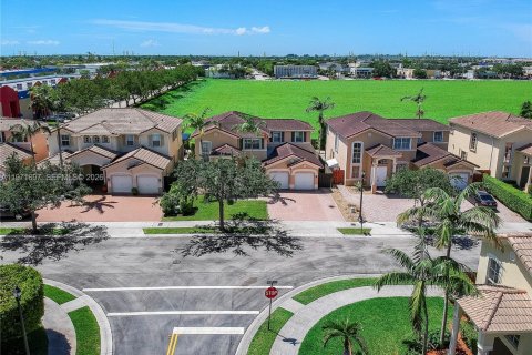 House in Miami, Florida 4 bedrooms, 263.01 sq.m. № 2042715 - photo 23