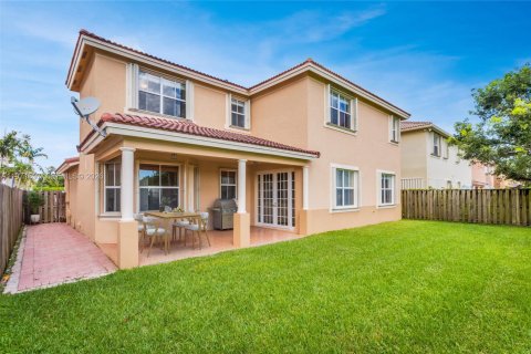 House in Miami, Florida 4 bedrooms, 263.01 sq.m. № 2042715 - photo 19