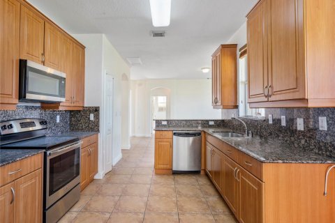 House in Miami, Florida 4 bedrooms, 263.01 sq.m. № 2042715 - photo 10