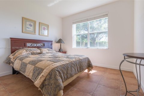 House in Miami, Florida 4 bedrooms, 263.01 sq.m. № 2042715 - photo 16