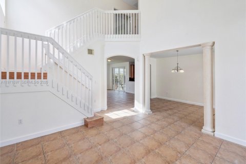 House in Miami, Florida 4 bedrooms, 263.01 sq.m. № 2042715 - photo 6