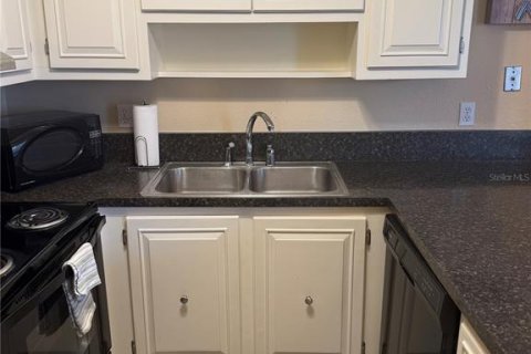 Condo in Rotonda, Florida, 2 bedrooms  № 2155801 - photo 11