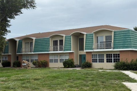 Condo in Rotonda, Florida, 2 bedrooms  № 2155801 - photo 25