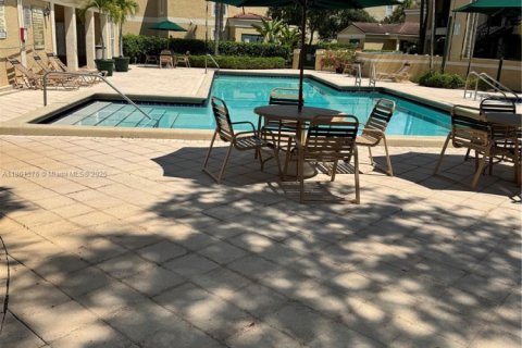 Condo in Coral Springs, Florida, 1 bedroom  № 1896968 - photo 13