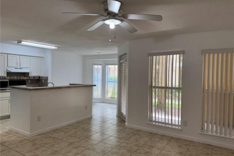 Condo in Coral Springs, Florida, 1 bedroom  № 1896968 - photo 3