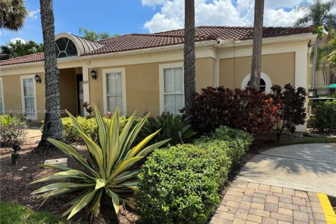 Condo in Coral Springs, Florida, 1 bedroom  № 1896968 - photo 16