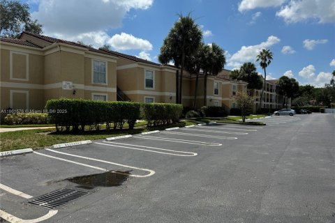 Condo in Coral Springs, Florida, 1 bedroom  № 1896968 - photo 19