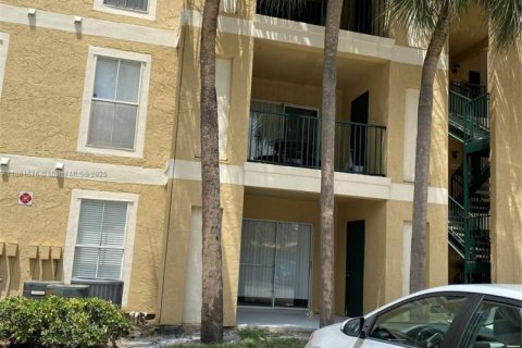 Condo in Coral Springs, Florida, 1 bedroom  № 1896968 - photo 7